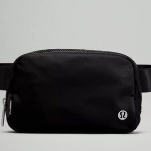 NWT lululemon everywhere belt bag 1L black